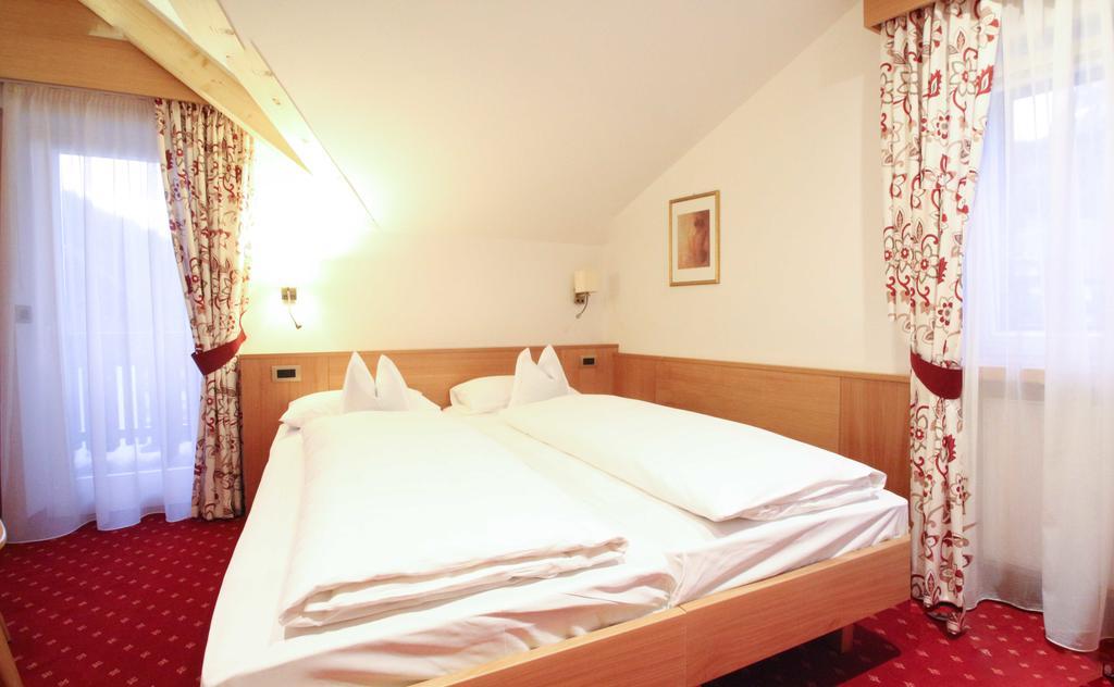 Garni Crepaz Bed & Breakfast Selva di Val Gardena Room photo